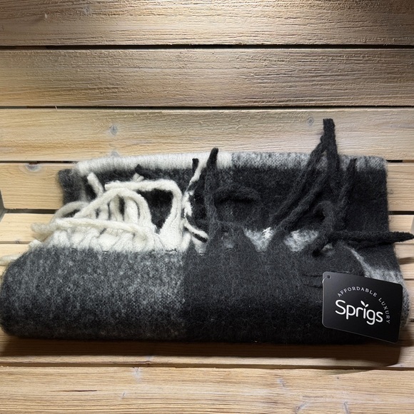 SPRIGS extra long checkered scarf - NWT - Picture 3 of 5